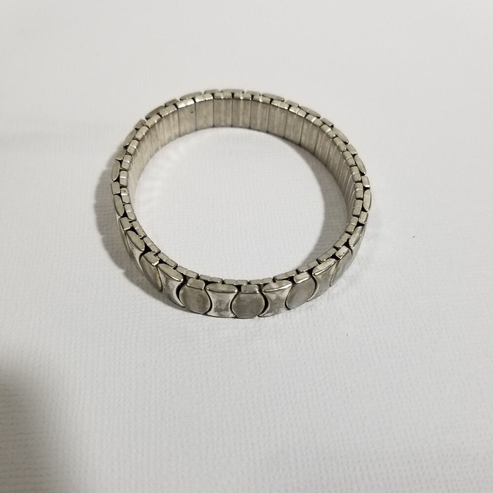 Silvertone stretch linked stainless steel